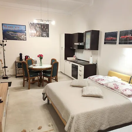 Queen דירה
